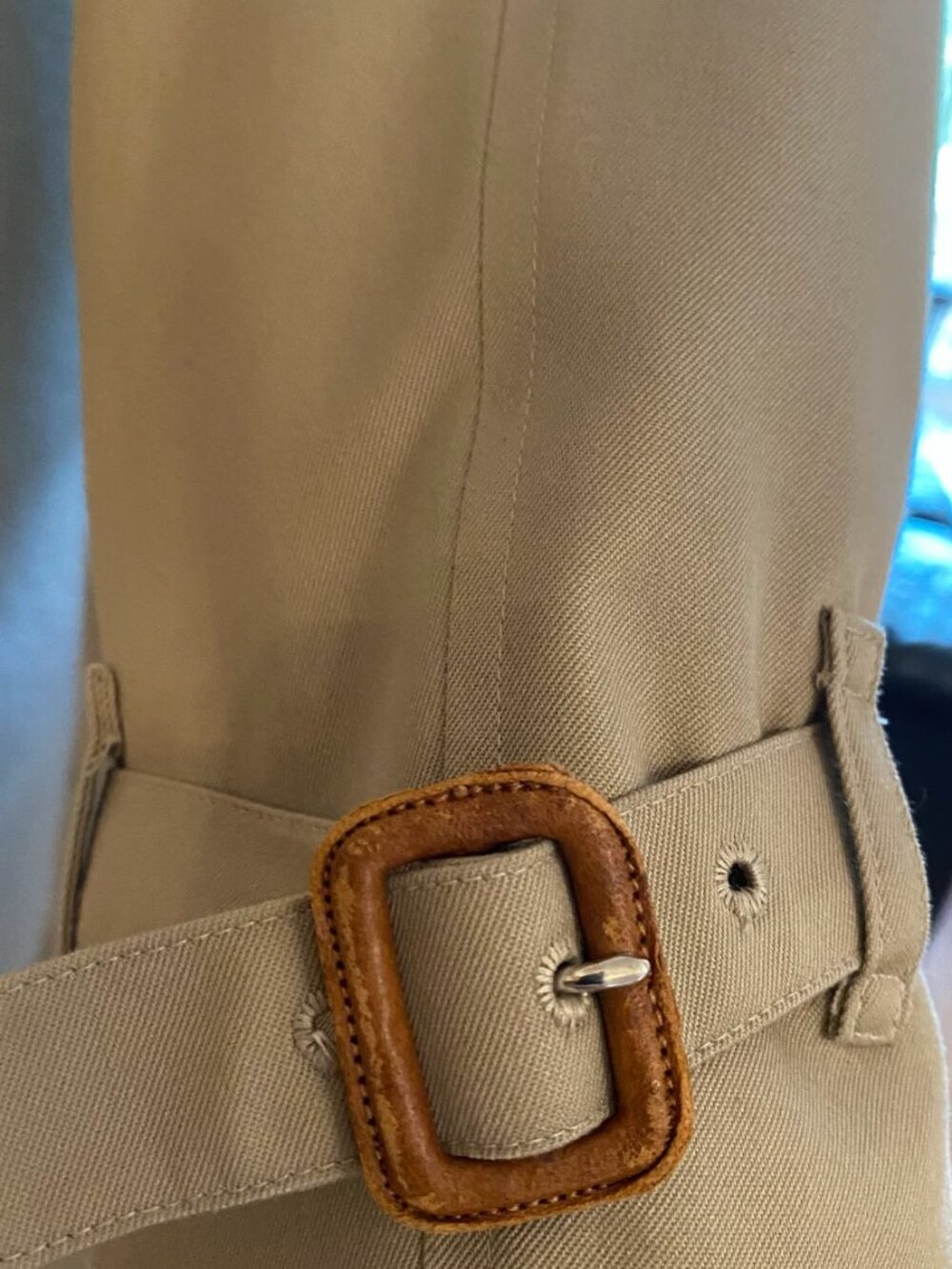 Burberrys' 1985 Trench Raincoat with zipped in lining - Picture 12 of 14